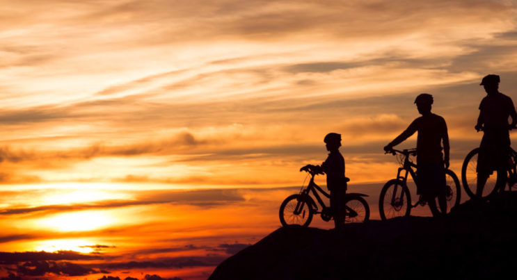 Cykling på fjället i Vemdalen i solnedgång