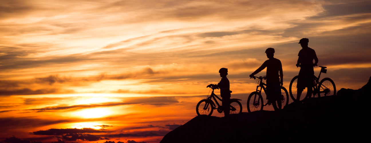 Cykling på fjället i Vemdalen i solnedgång