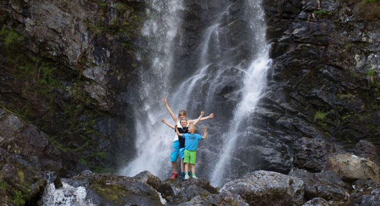Guidad tur till Fettjeåfallet med Hotell Klövsjöfjäll