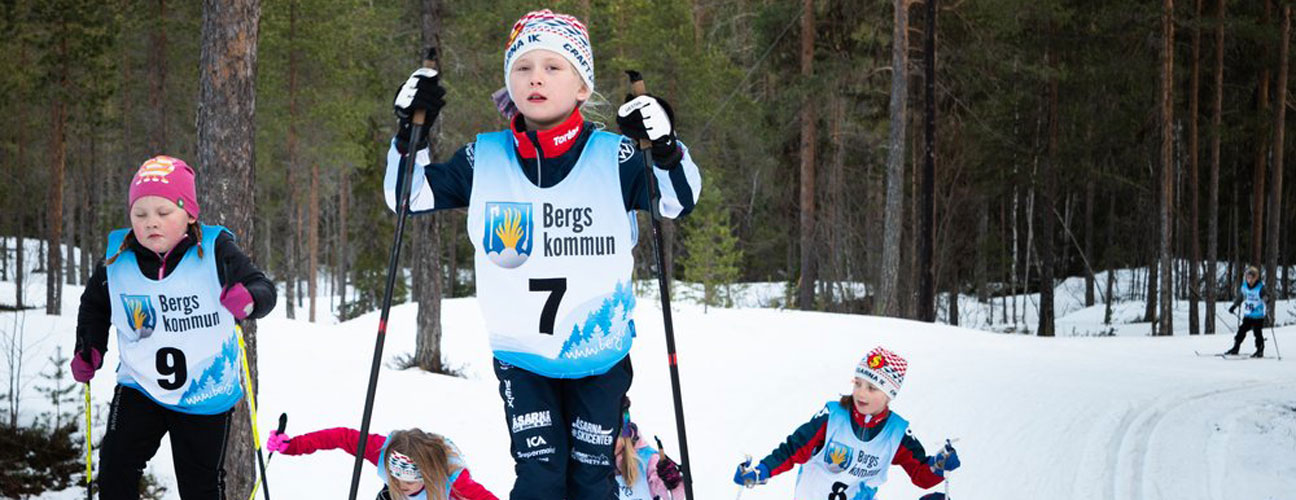 barn åker längdskidåkning