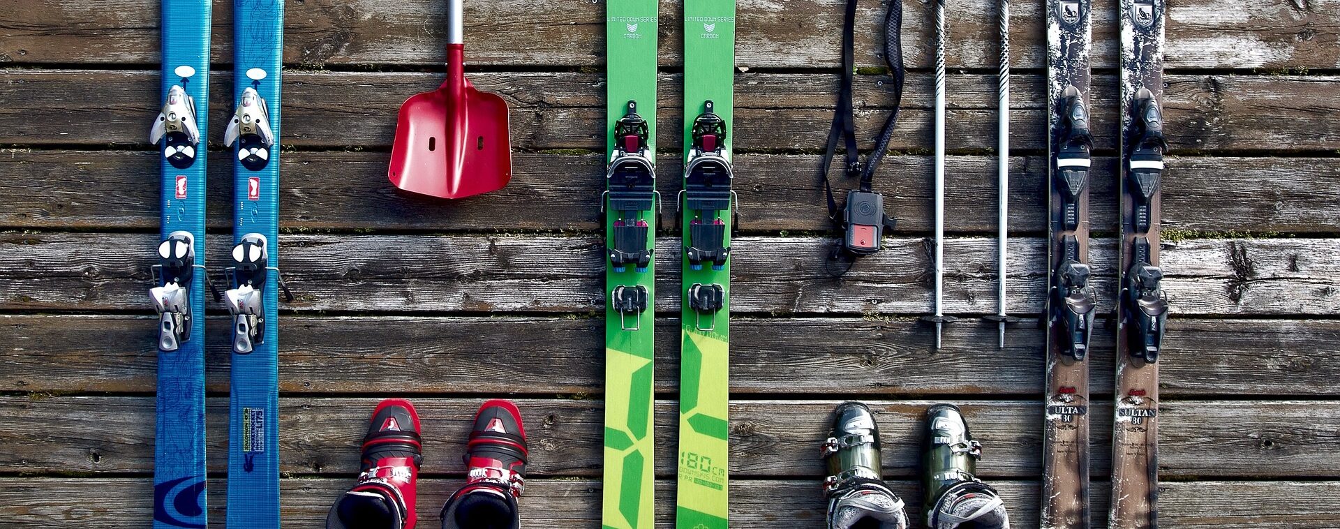 Pjäxor, skidor, spade, packa rätt på skidsemestern i vinter
